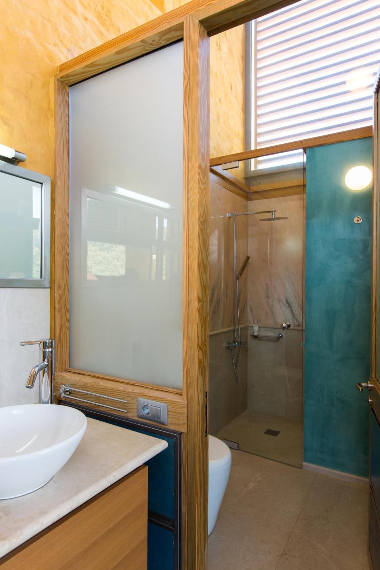 Beachfront Ravdoucha Epavlis Eleni Villa - Pool, Hot Tub, Gym, Sauna, Private Parking, Wifi Chania  Exterior photo