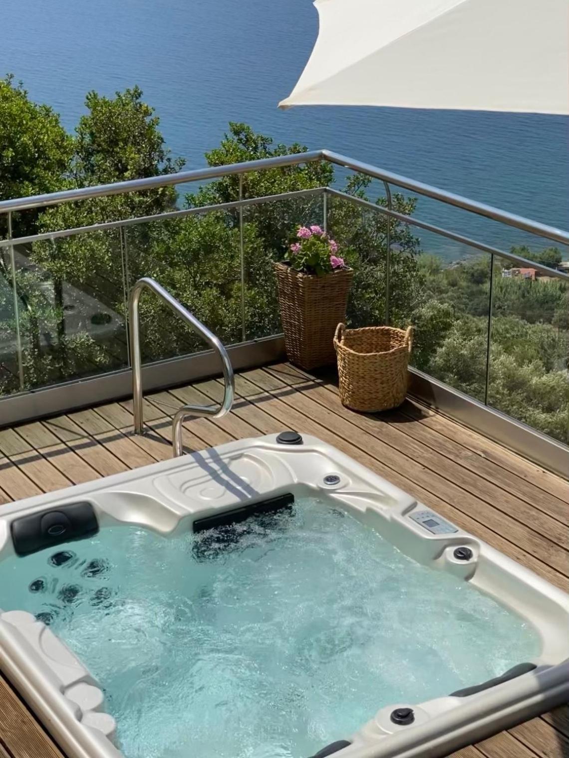 Beachfront Ravdoucha Epavlis Eleni Villa - Pool, Hot Tub, Gym, Sauna, Private Parking, Wifi Chania  Exterior photo