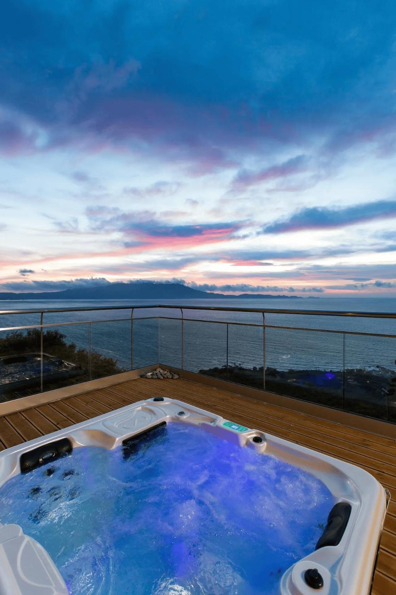 Beachfront Ravdoucha Epavlis Eleni Villa - Pool, Hot Tub, Gym, Sauna, Private Parking, Wifi Chania  Exterior photo